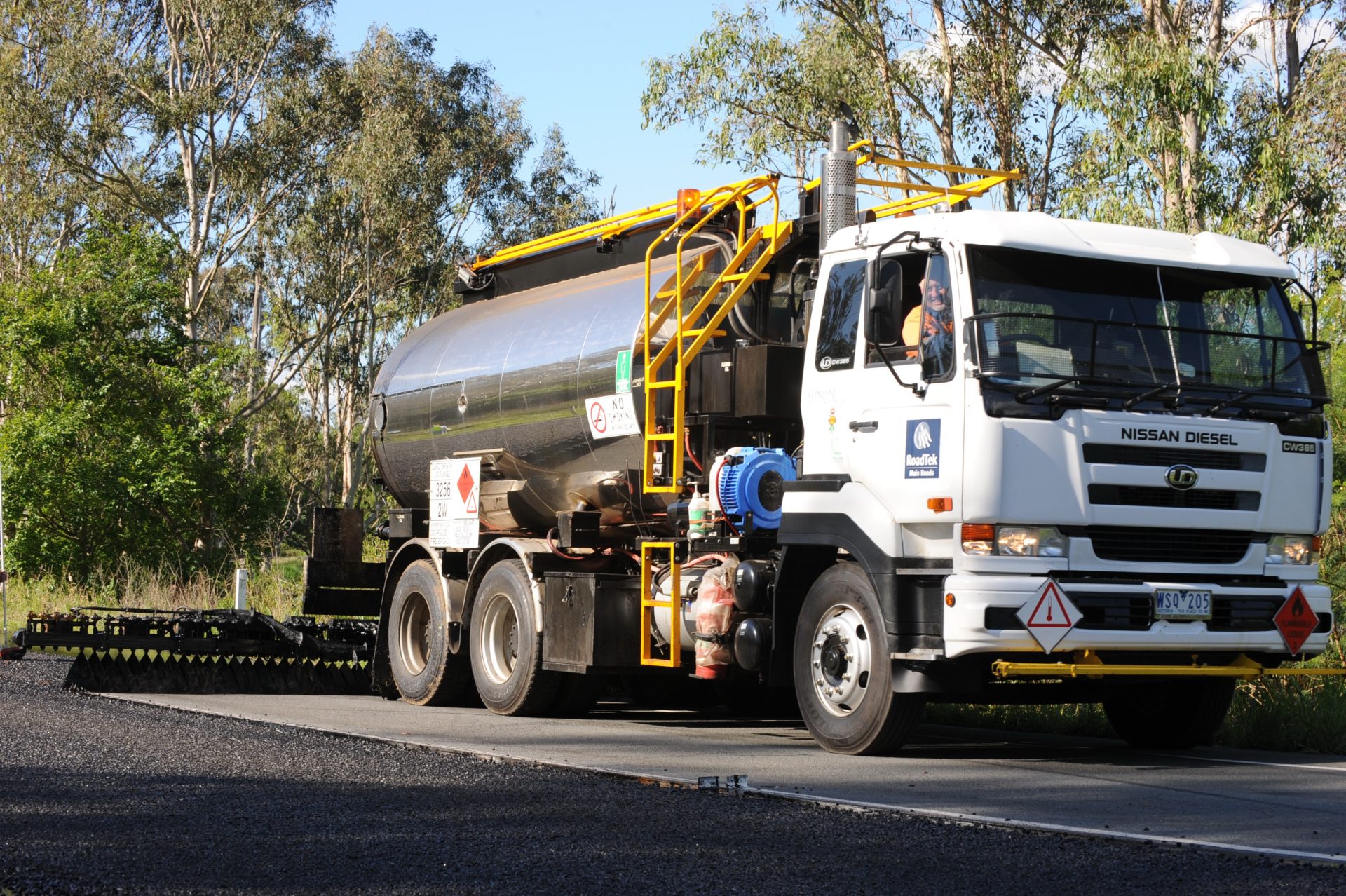 Spray sealing bitumen